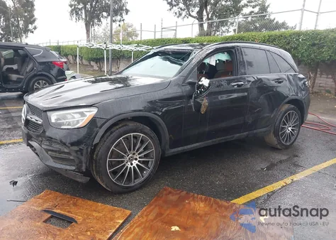 2021 Mercedes-Benz Glc 300 Suv z USA, uszkodzony, nr VIN W1N0G8DB9MV273798